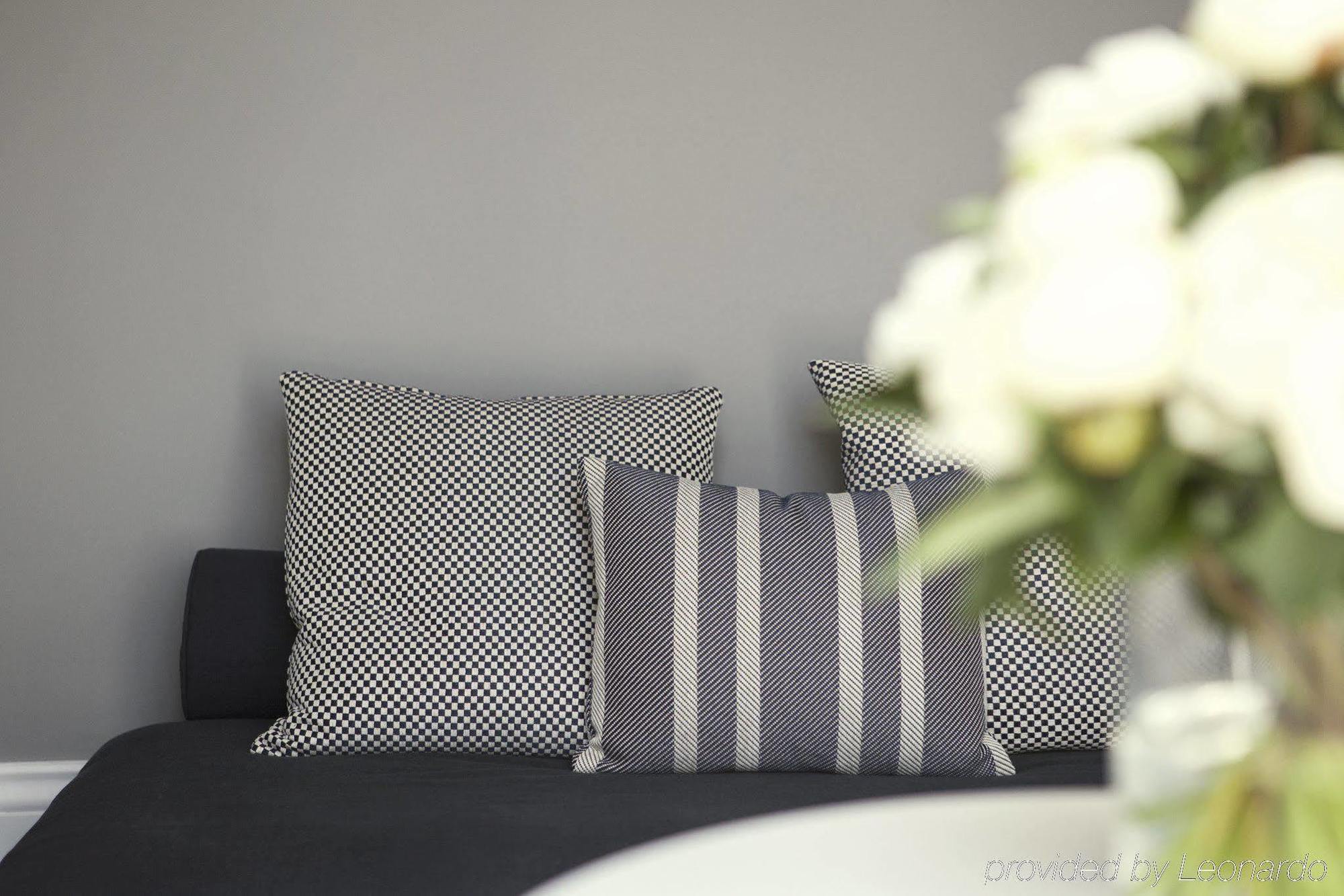 The Laslett London Luaran gambar